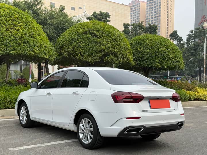 Фото 4 - Geely Emgrand