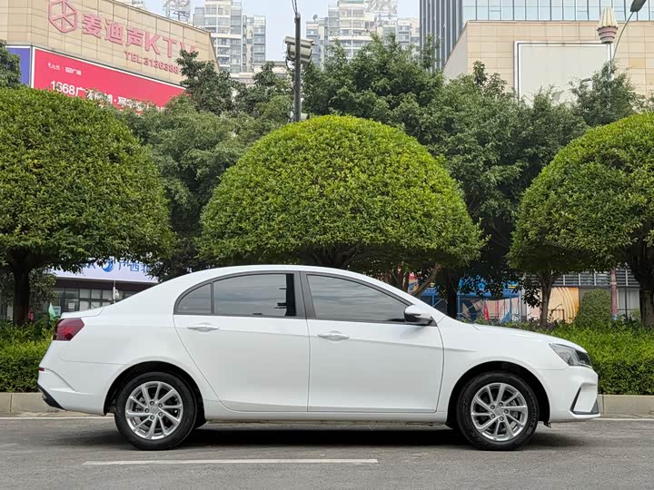 Фото 7 - Geely Emgrand