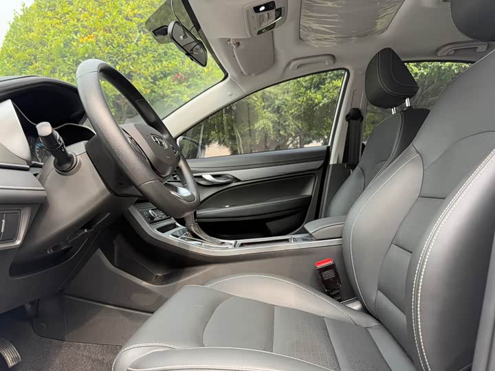 Фото 9 - Geely Emgrand