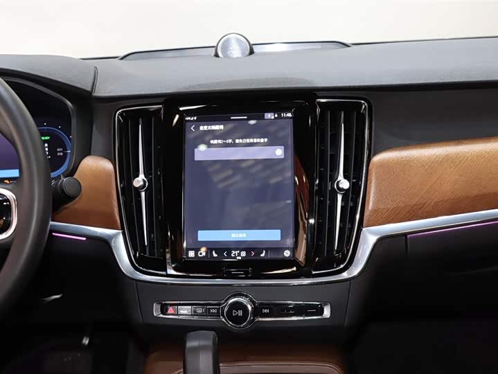 Фото 13 - Volvo S90 Hybrid