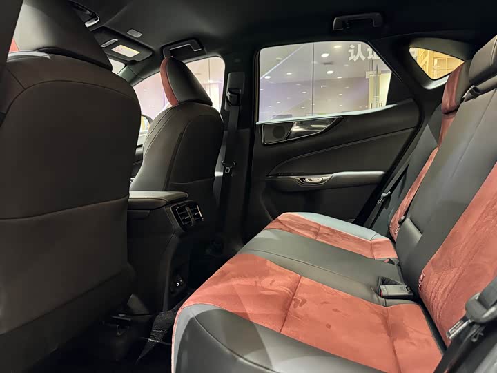 Фото 10 - Lexus NX