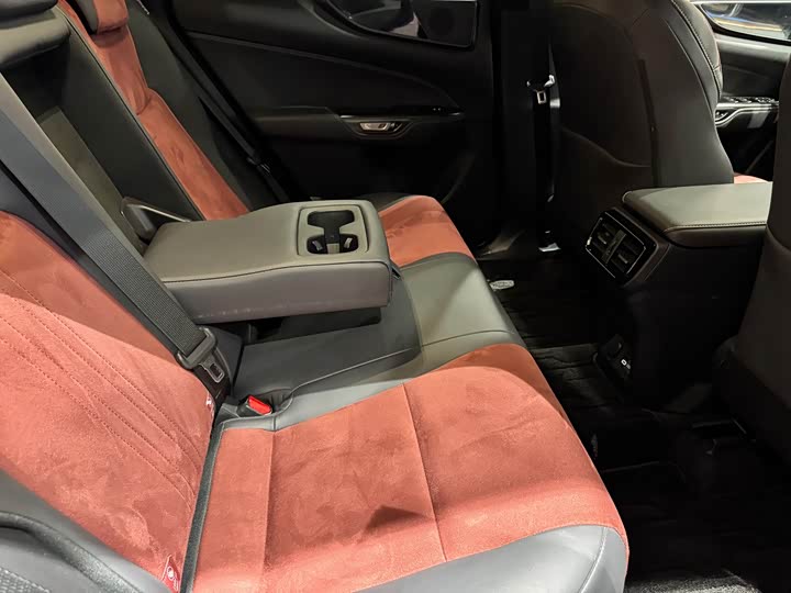 Фото 11 - Lexus NX