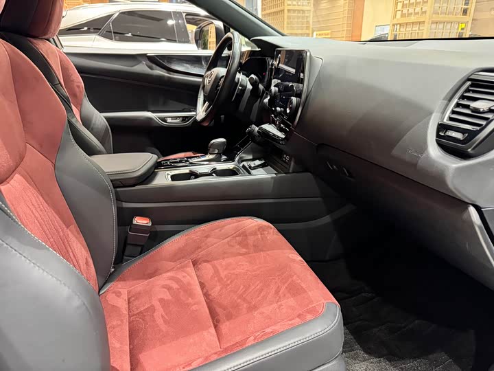 Фото 12 - Lexus NX