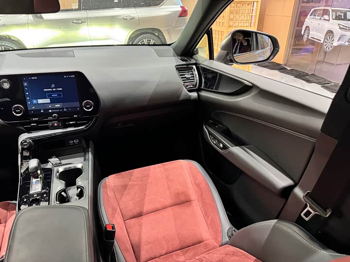 Фото 14 - Lexus NX