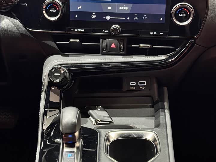 Фото 15 - Lexus NX