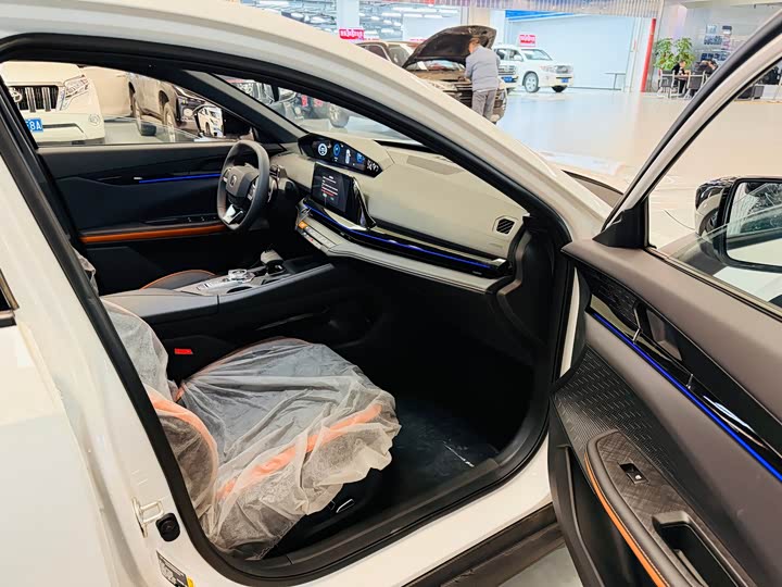 Фото 10 - Changan UNI-V