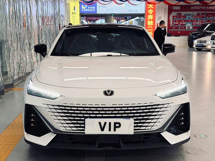 Фото 2 - Changan UNI-V