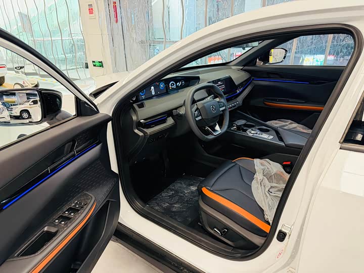 Фото 3 - Changan UNI-V