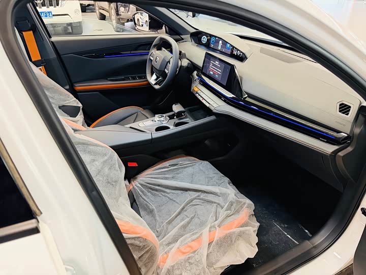 Фото 6 - Changan UNI-V