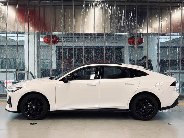 Фото 7 - Changan UNI-V