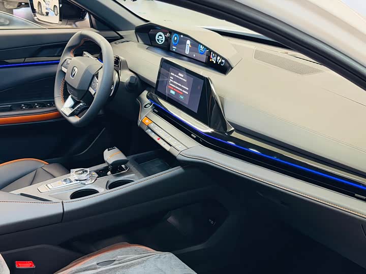 Фото 9 - Changan UNI-V