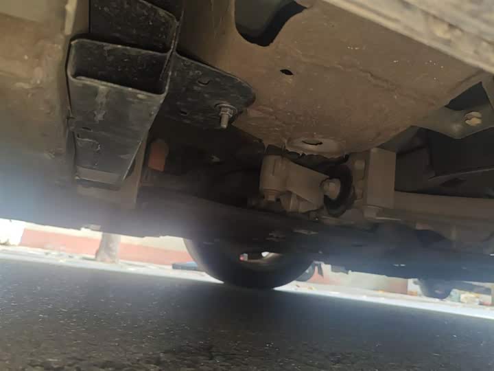 Фото 16 - Hongqi E-QM5