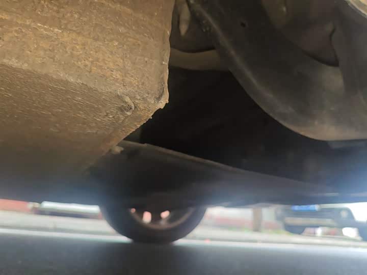 Фото 18 - Hongqi E-QM5