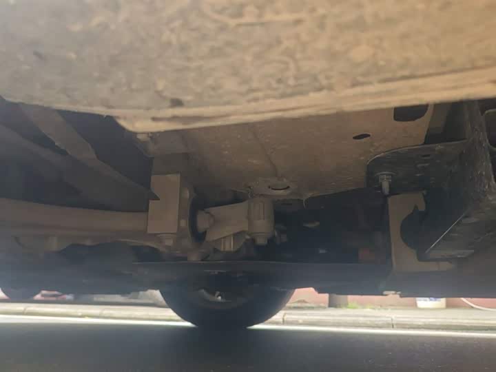 Фото 19 - Hongqi E-QM5