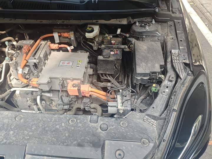 Фото 22 - Hongqi E-QM5