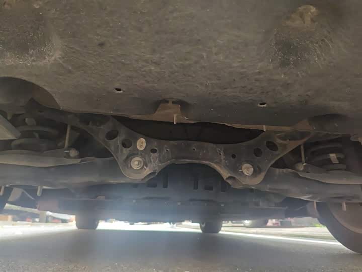 Фото 25 - Hongqi E-QM5