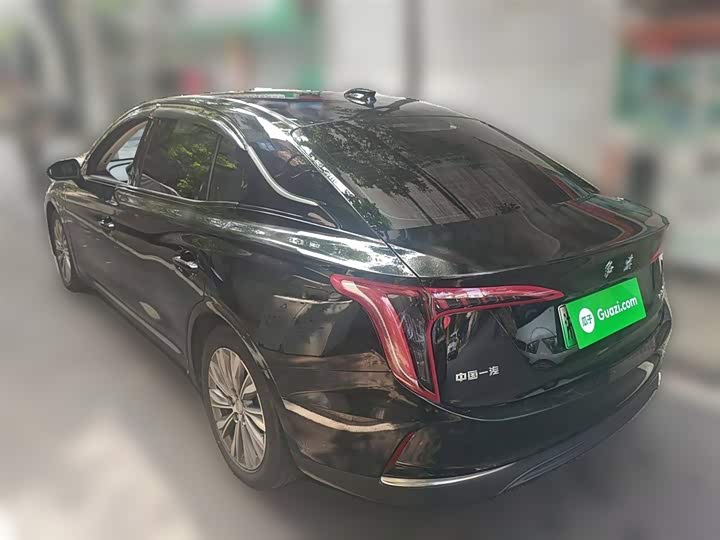 Фото 27 - Hongqi E-QM5