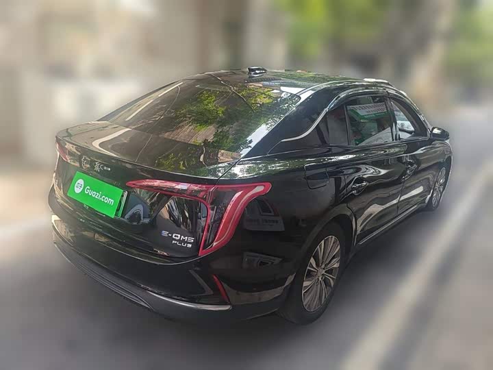 Фото 29 - Hongqi E-QM5