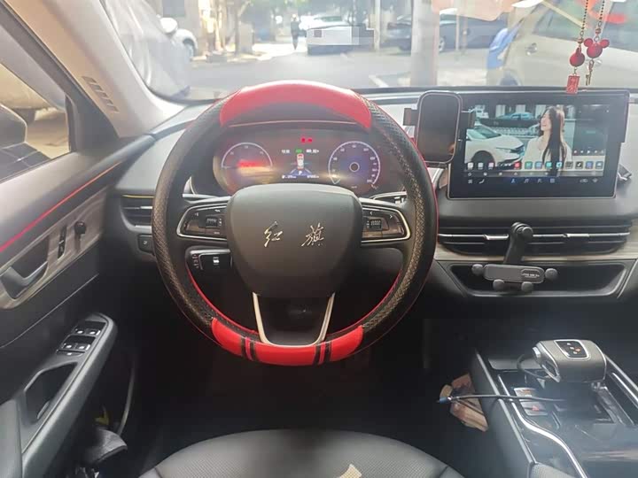 Фото 3 - Hongqi E-QM5