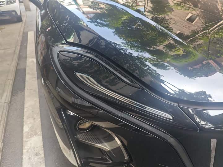 Фото 30 - Hongqi E-QM5