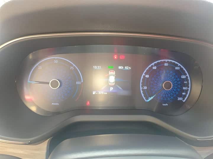 Фото 4 - Hongqi E-QM5