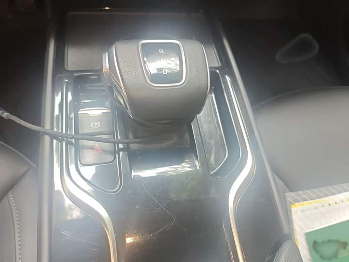 Фото 7 - Hongqi E-QM5