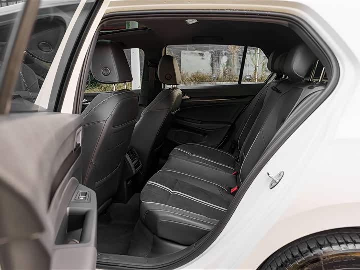 Фото 11 - Volkswagen Golf