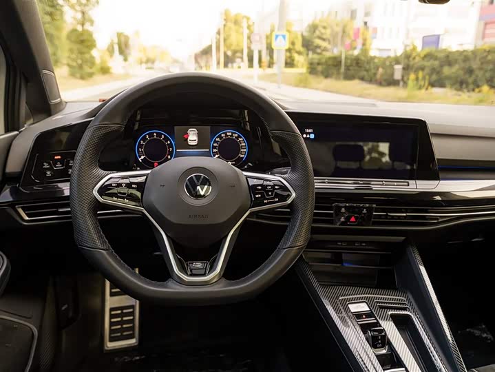 Фото 14 - Volkswagen Golf