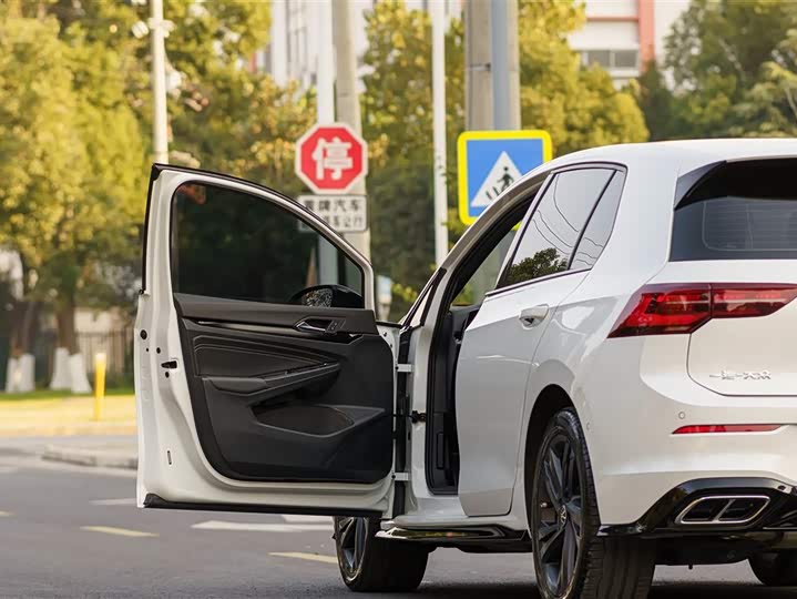 Фото 8 - Volkswagen Golf