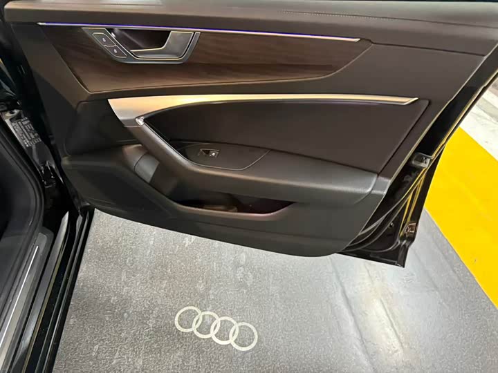Фото 3 - Audi A6L