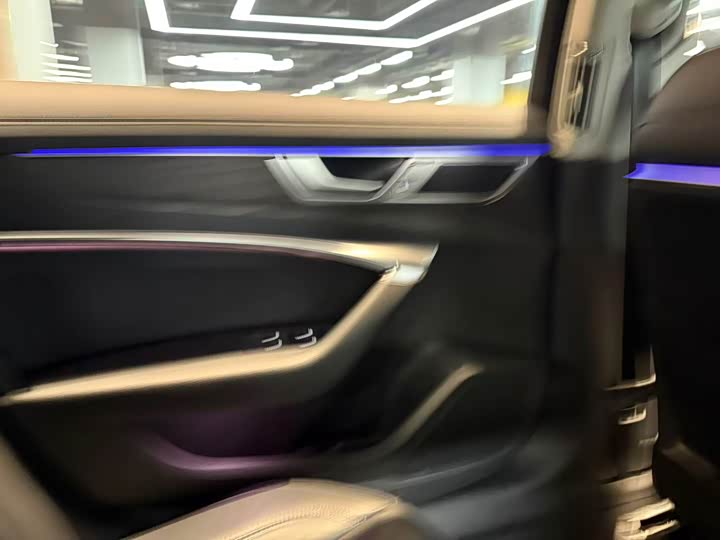 Фото 7 - Audi A6L