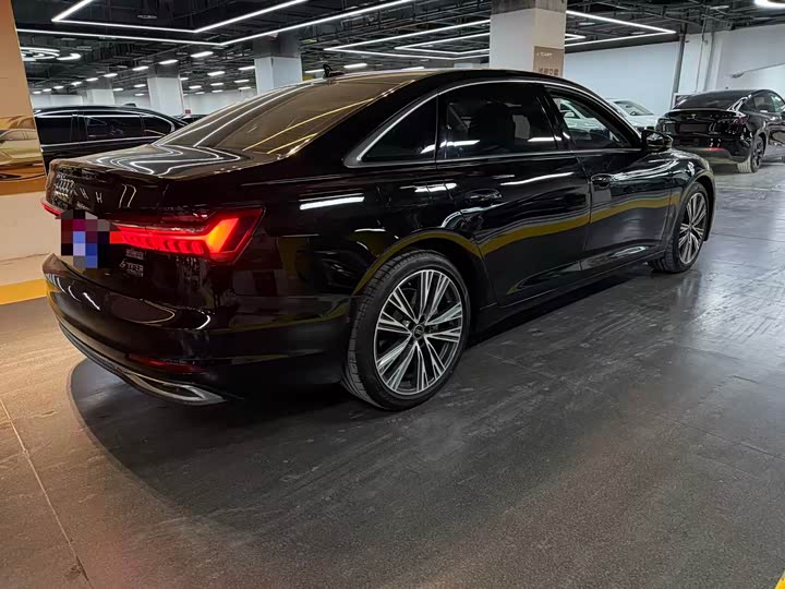 Фото 9 - Audi A6L