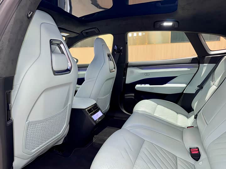 Фото 16 - Zeekr 001