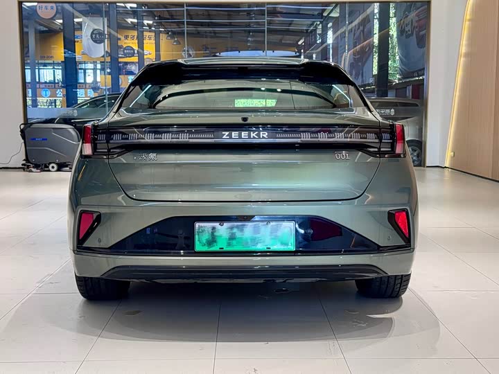 Фото 4 - Zeekr 001