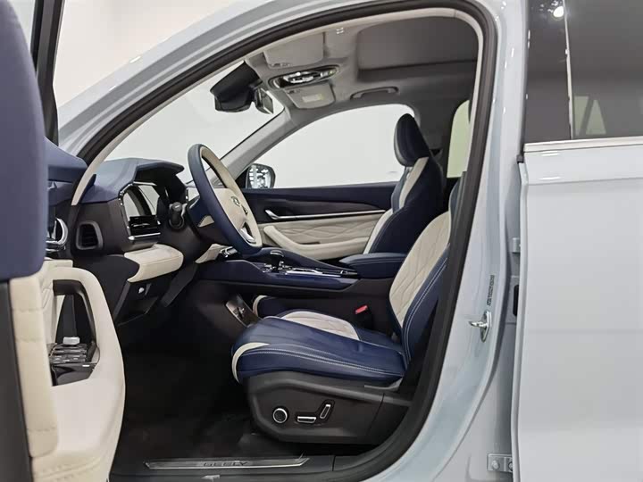 Фото 10 - Geely Monjaro