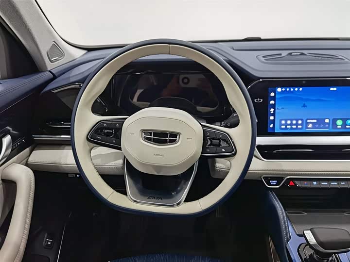 Фото 11 - Geely Monjaro