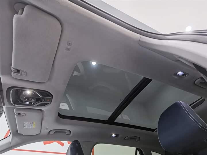 Фото 14 - Geely Monjaro