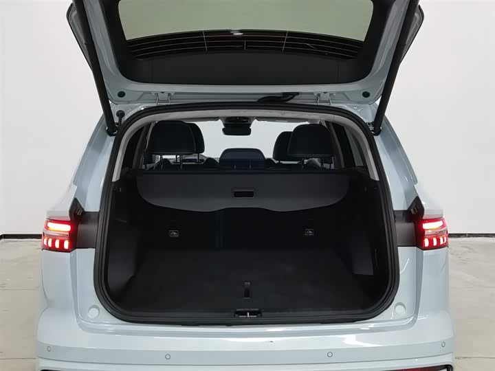 Фото 16 - Geely Monjaro