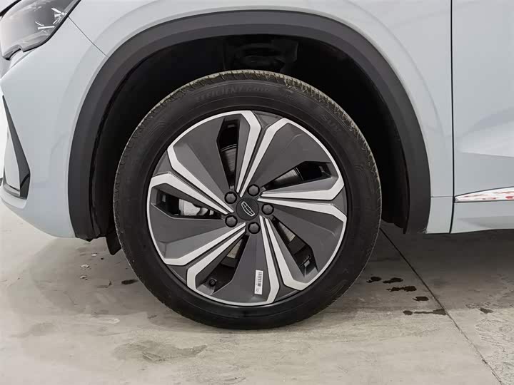 Фото 17 - Geely Monjaro