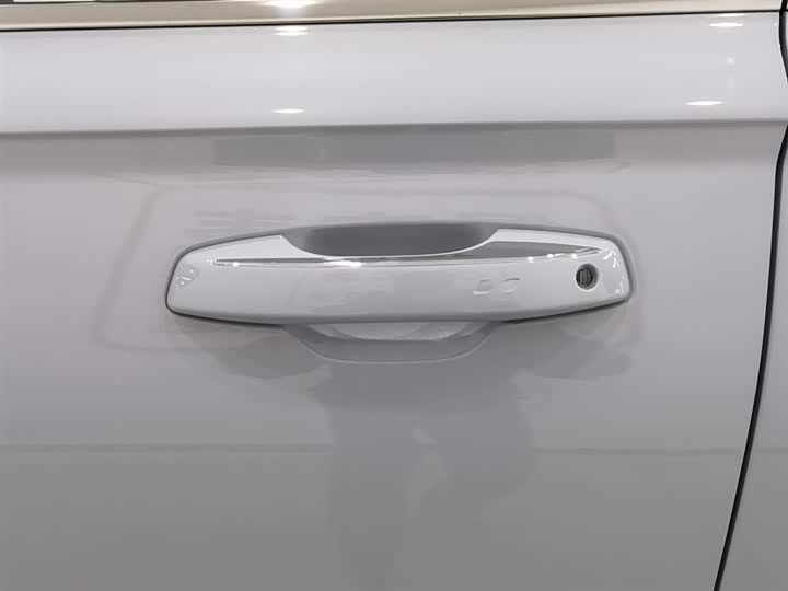 Фото 18 - Geely Monjaro