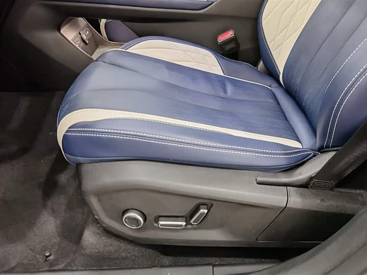 Фото 20 - Geely Monjaro