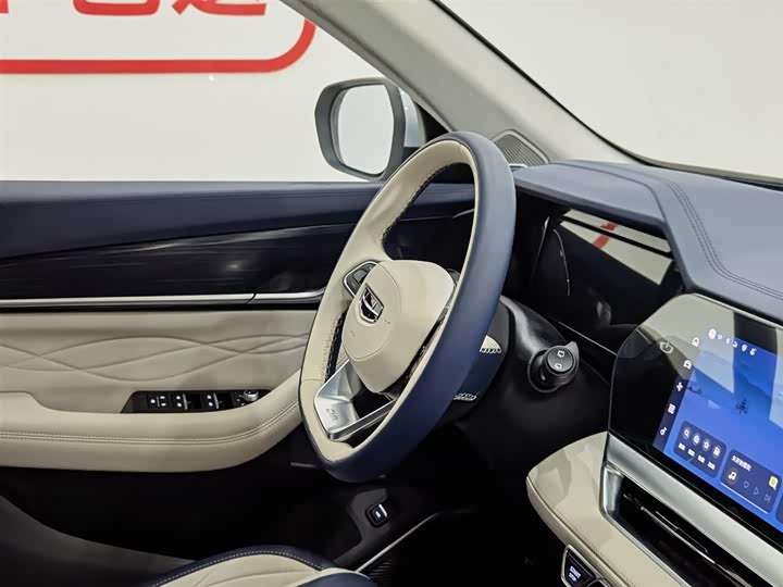 Фото 22 - Geely Monjaro