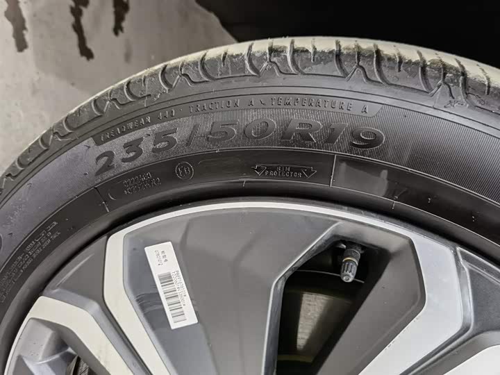 Фото 24 - Geely Monjaro