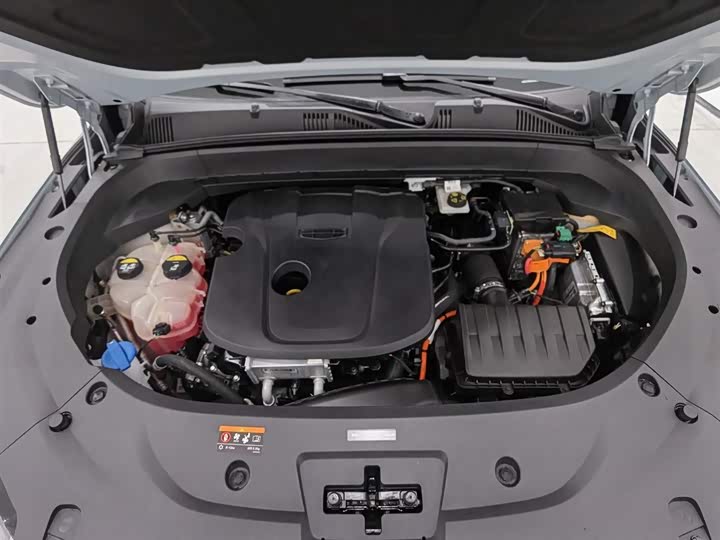 Фото 6 - Geely Monjaro