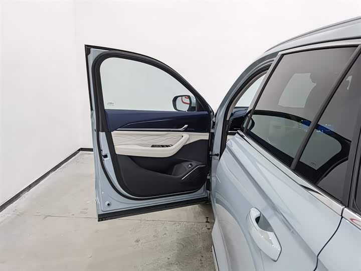 Фото 8 - Geely Monjaro