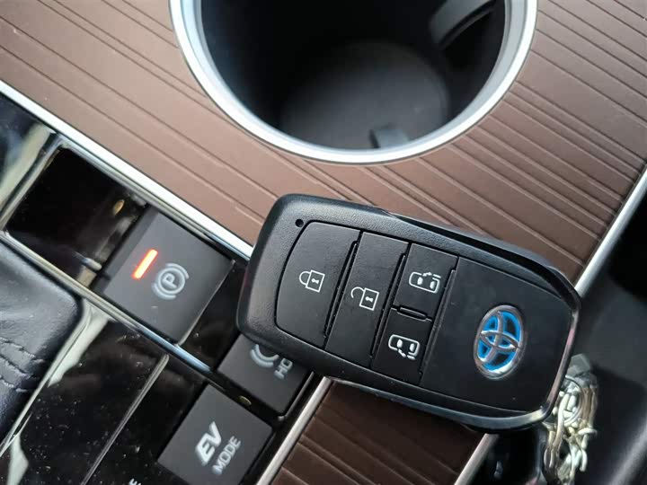 Фото 12 - Toyota Sienna