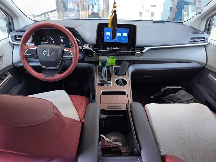 Фото 13 - Toyota Sienna