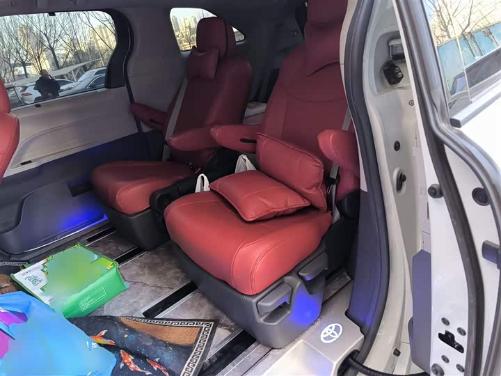 Фото 15 - Toyota Sienna