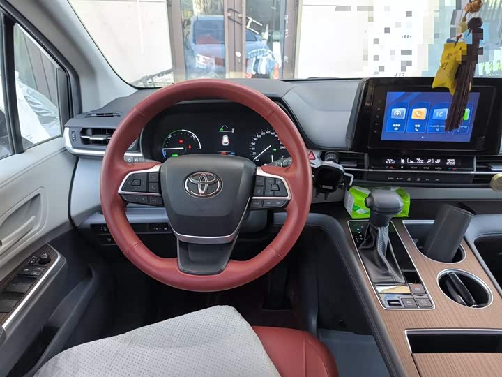 Фото 3 - Toyota Sienna