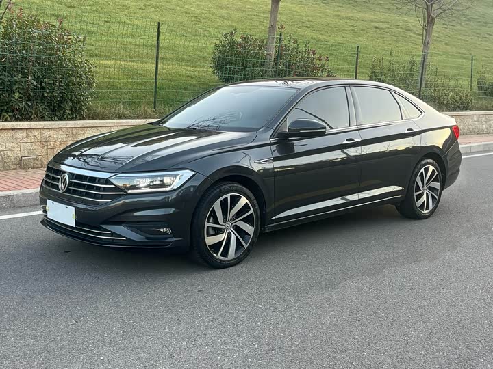 Фото 1 - Volkswagen Sagitar L